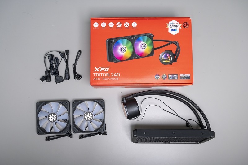 生于1979，萝卜控圆梦，威刚XPG幻境双透机箱 机动战士主题装机