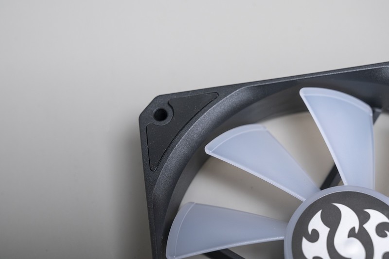 生于1979，萝卜控圆梦，威刚XPG幻境双透机箱 机动战士主题装机