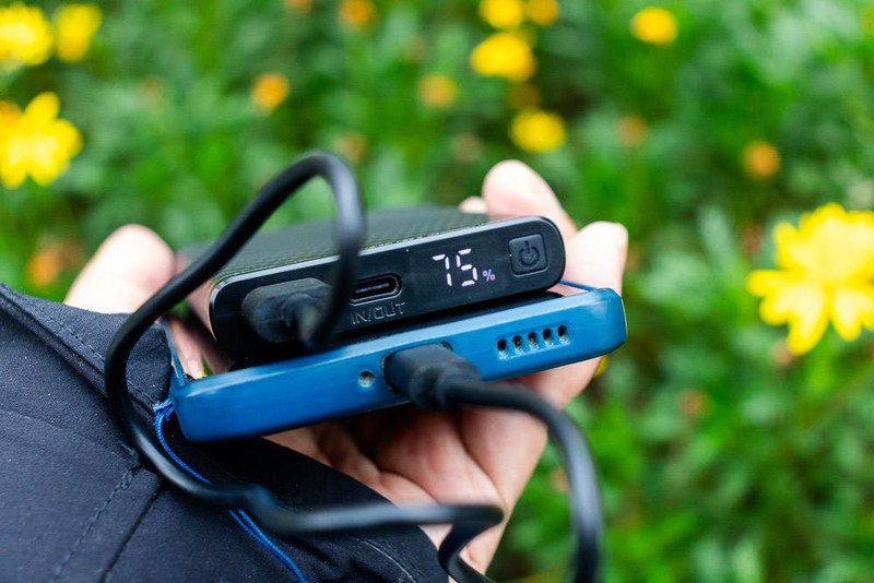 户外运动可携带的碳纤维超轻充电宝Klarus K5轻体验