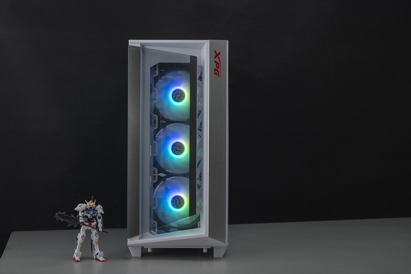 生于1979，萝卜控圆梦，威刚XPG幻境双透机箱 机动战士主题装机