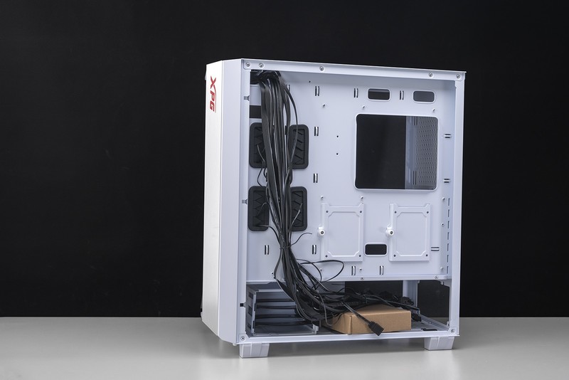 生于1979，萝卜控圆梦，威刚XPG幻境双透机箱 机动战士主题装机