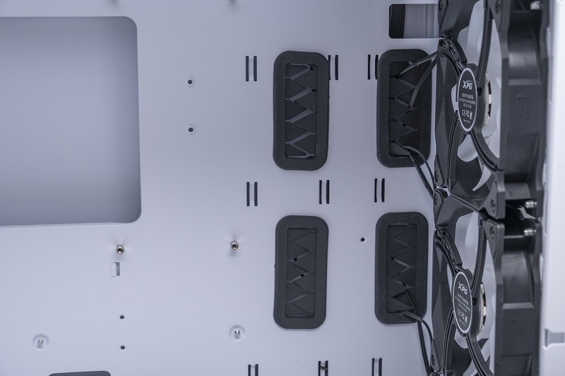 生于1979，萝卜控圆梦，威刚XPG幻境双透机箱 机动战士主题装机