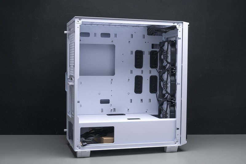 生于1979，萝卜控圆梦，威刚XPG幻境双透机箱 机动战士主题装机