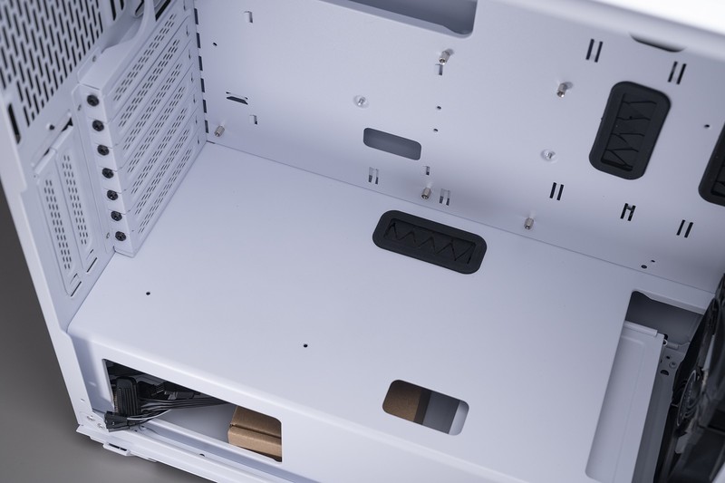 生于1979，萝卜控圆梦，威刚XPG幻境双透机箱 机动战士主题装机