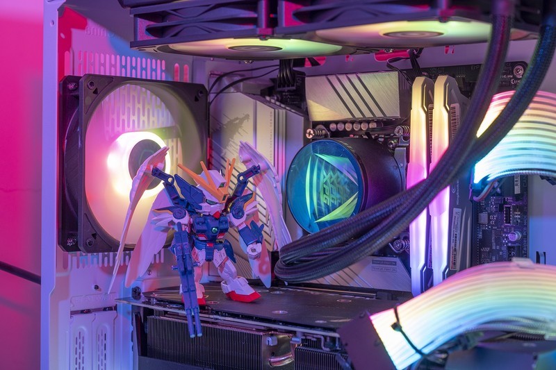 生于1979，萝卜控圆梦，威刚XPG幻境双透机箱 机动战士主题装机