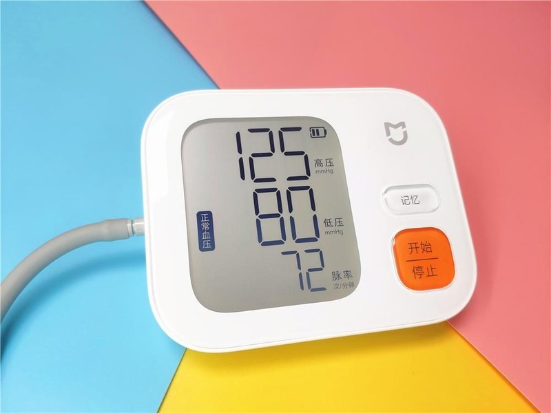 米家新品：突破传统设计，免绑袖带，一键测量，远程查看更贴心