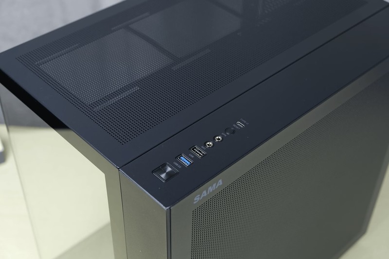 先马首款双仓海景房：先马 映像豪华版 海景房机箱上机体验