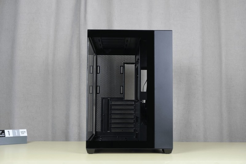 先马首款双仓海景房：先马 映像豪华版 海景房机箱上机体验