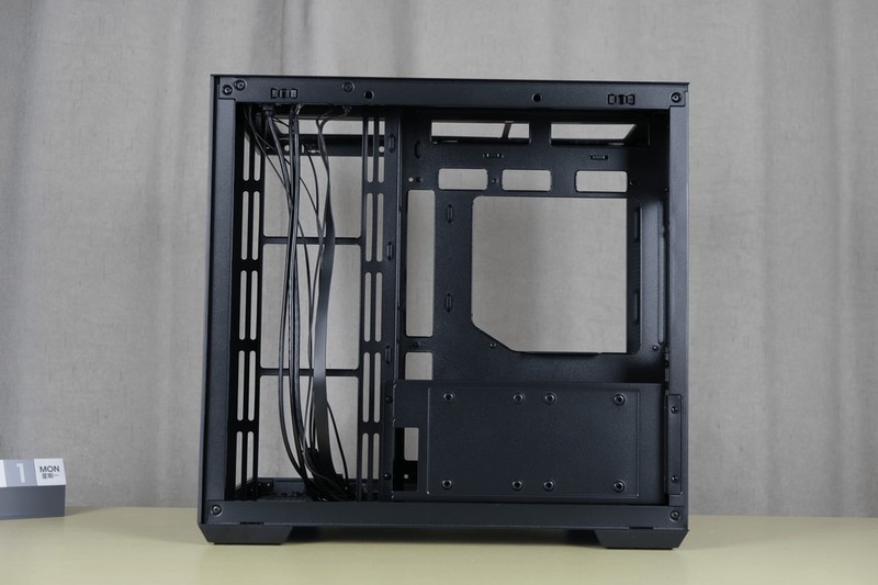 先马首款双仓海景房：先马 映像豪华版 海景房机箱上机体验