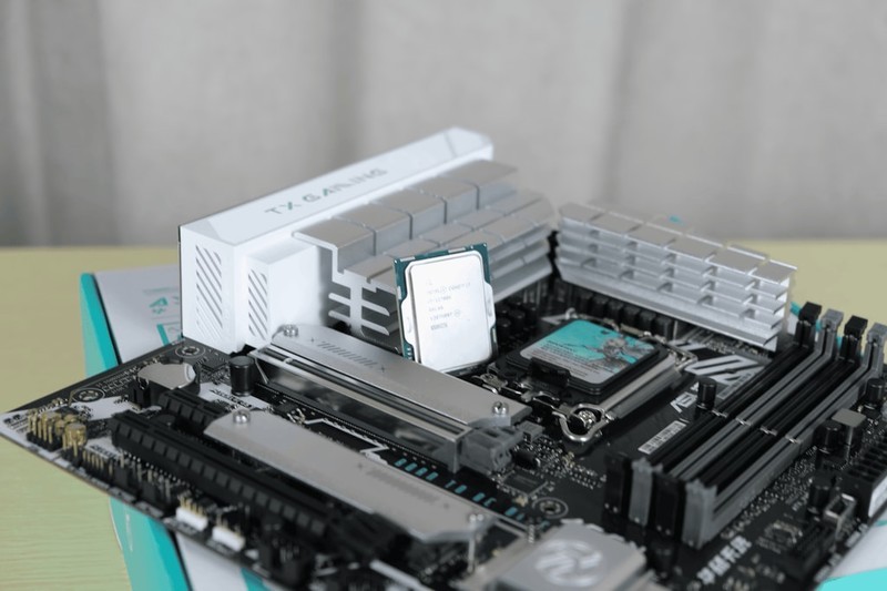 先马首款双仓海景房：先马 映像豪华版 海景房机箱上机体验