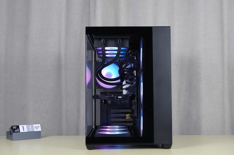 先马首款双仓海景房：先马 映像豪华版 海景房机箱上机体验