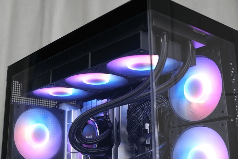 先马首款双仓海景房：先马 映像豪华版 海景房机箱上机体验