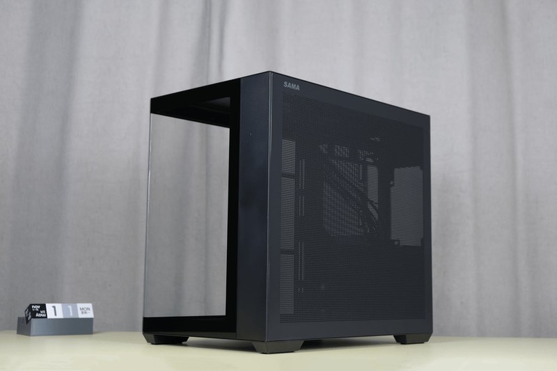 先马首款双仓海景房：先马 映像豪华版 海景房机箱上机体验