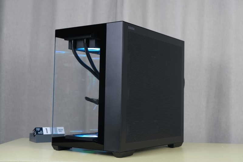 先马首款双仓海景房：先马 映像豪华版 海景房机箱上机体验