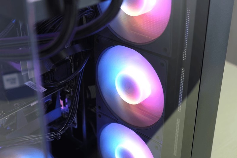 先马首款双仓海景房：先马 映像豪华版 海景房机箱上机体验