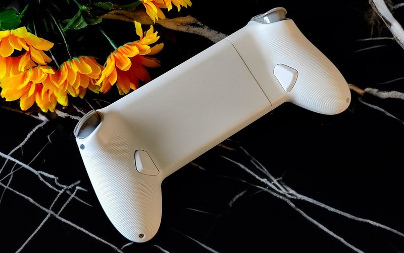 设计经典的拉伸手柄，多平台可玩，易速马M15