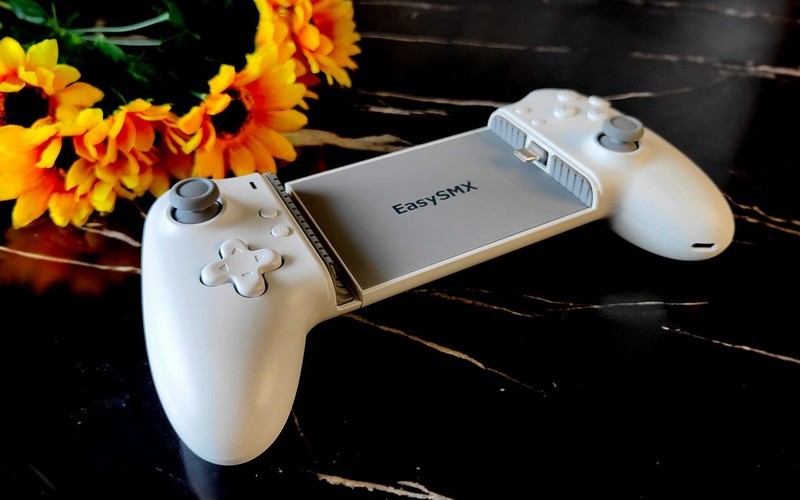 设计经典的拉伸手柄，多平台可玩，易速马M15