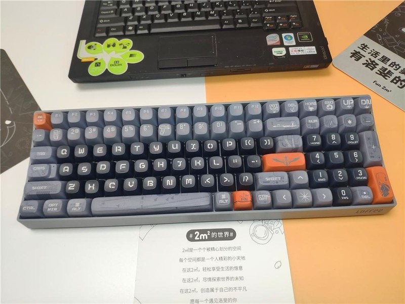 清新“水泥灰”+山东舰主题键帽，打造出只属于你的DIY键盘