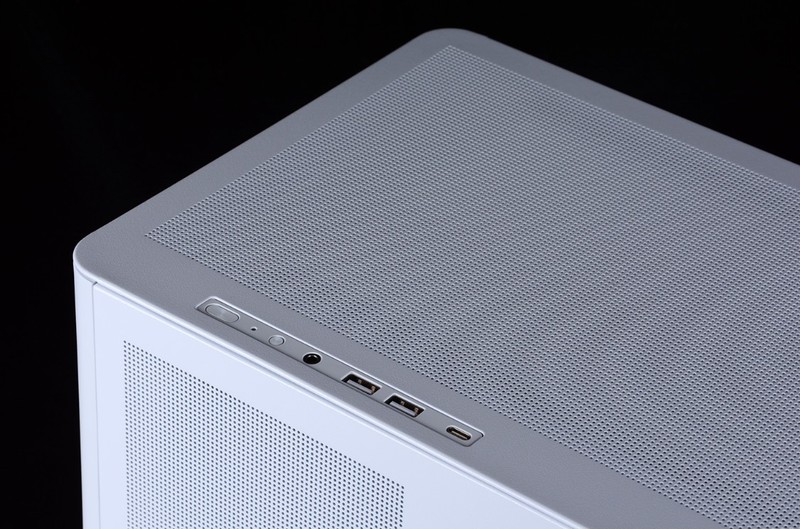 可背插+一体曲面玻璃侧透！乔思伯D300海景房+13700kf+4070Ti装机