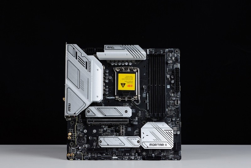 可背插+一体曲面玻璃侧透！乔思伯D300海景房+13700kf+4070Ti装机