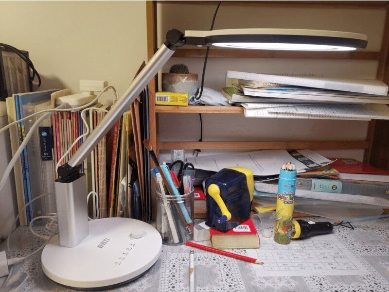 小学生用台灯做作业伤眼吗？推荐专业的学生台灯