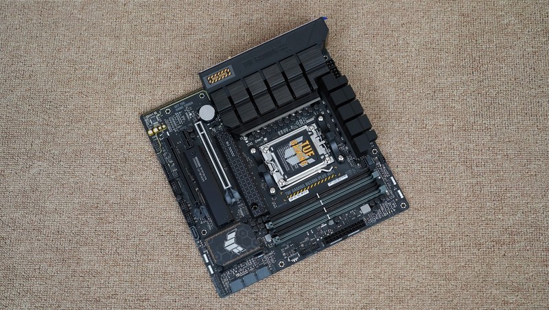 AMD持续YES？AMD 锐龙7 8700G首发评测&装机分享