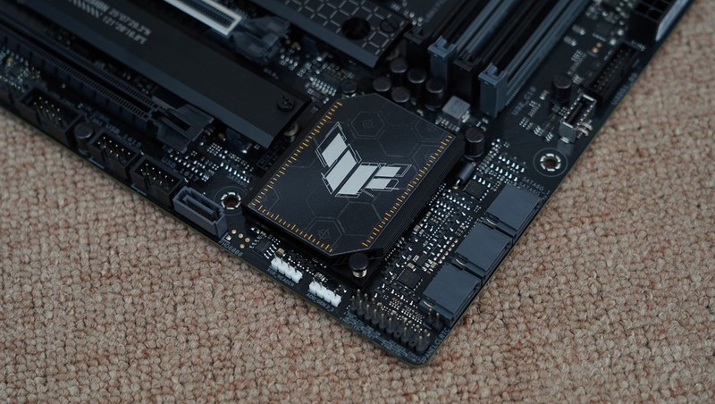 AMD持续YES？AMD 锐龙7 8700G首发评测&装机分享