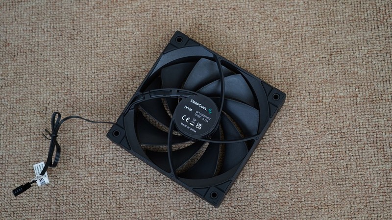 AMD持续YES？AMD 锐龙7 8700G首发评测&装机分享