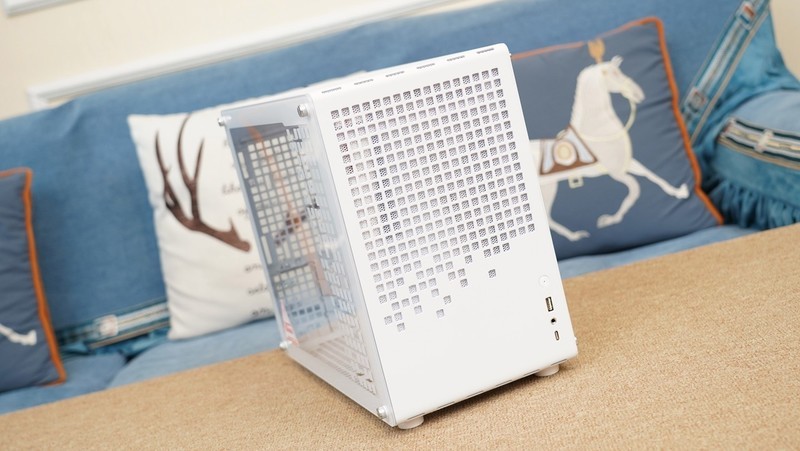 AMD持续YES？AMD 锐龙7 8700G首发评测&装机分享