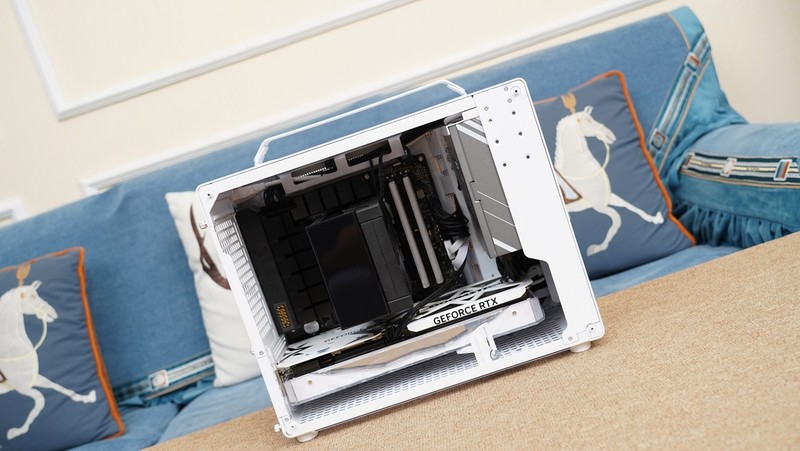 AMD持续YES？AMD 锐龙7 8700G首发评测&装机分享