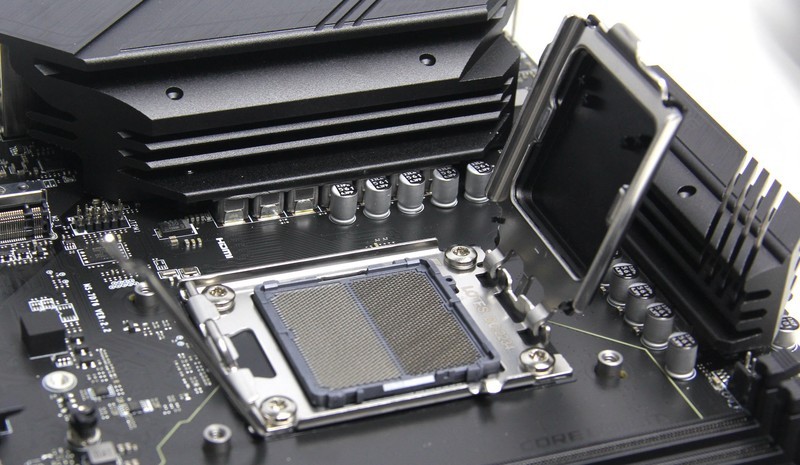 AMD强行YES！锐龙7000配B650跳楼价让intel浑身不自在