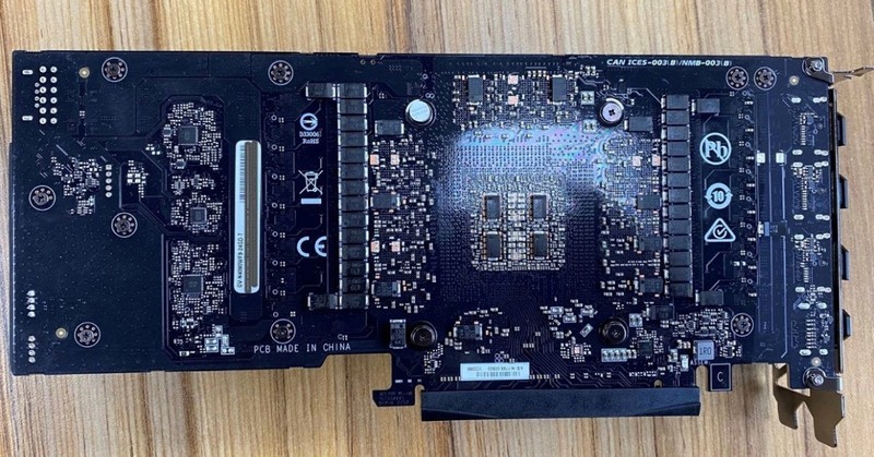 更多采用涡轮散热的RTX 4090出现 双槽厚度，借用技嘉PCB设计