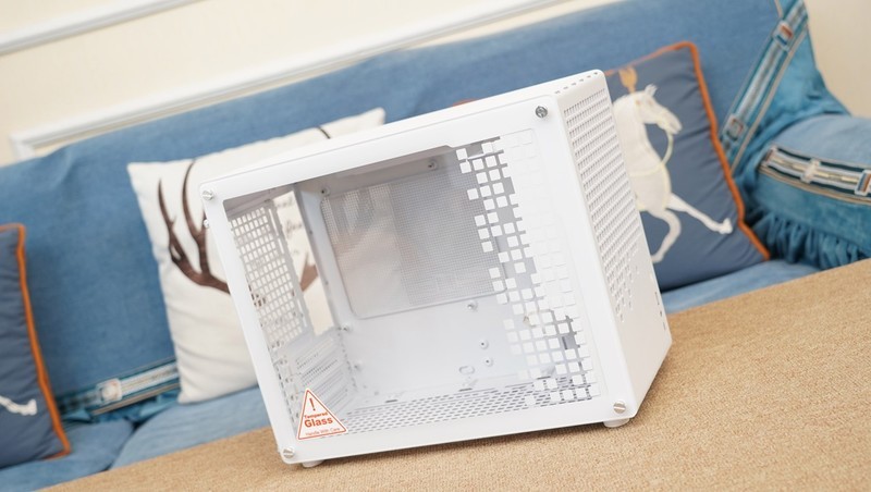 AMD持续YES？AMD 锐龙7 8700G首发评测&装机分享