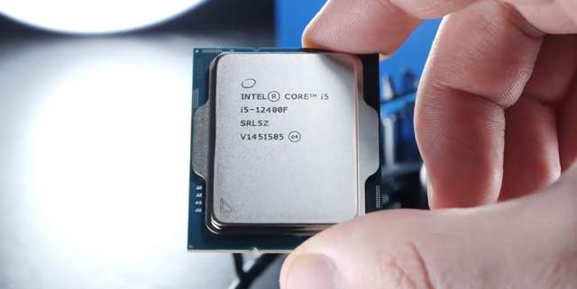 入门CPU如何选？8400F与12400F对比，看完再决定