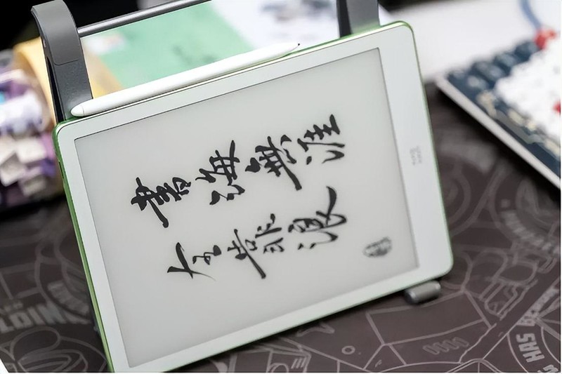 小米生态推出智能电子纸新品，读写体验看齐纸质书