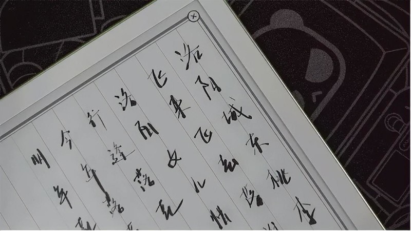 小米生态推出智能电子纸新品，读写体验看齐纸质书