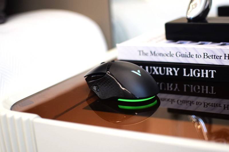 雷柏V30W游戏鼠标+V10S鼠标垫：游戏玩家的趁手利器