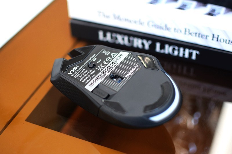 雷柏V30W游戏鼠标+V10S鼠标垫：游戏玩家的趁手利器