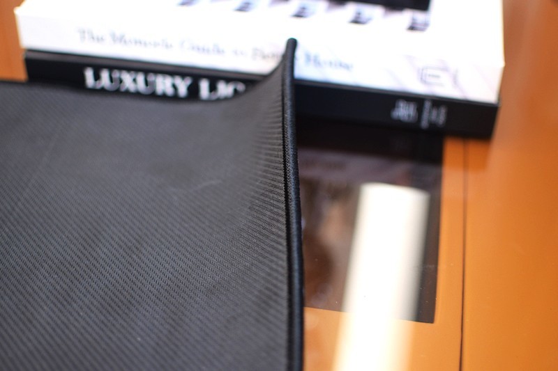 雷柏V30W游戏鼠标+V10S鼠标垫：游戏玩家的趁手利器