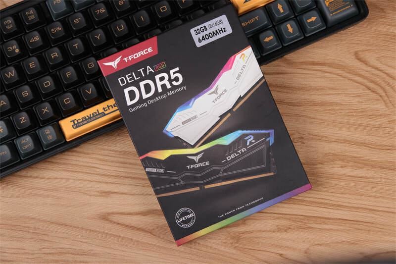 不靠颜值靠实力，默频6400稳超7800，十铨炫光DDR5内存装机体验