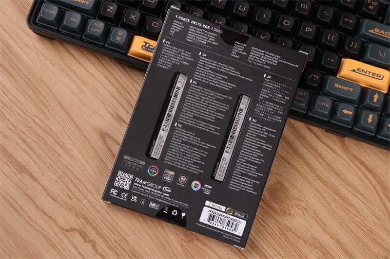 不靠颜值靠实力，默频6400稳超7800，十铨炫光DDR5内存装机体验