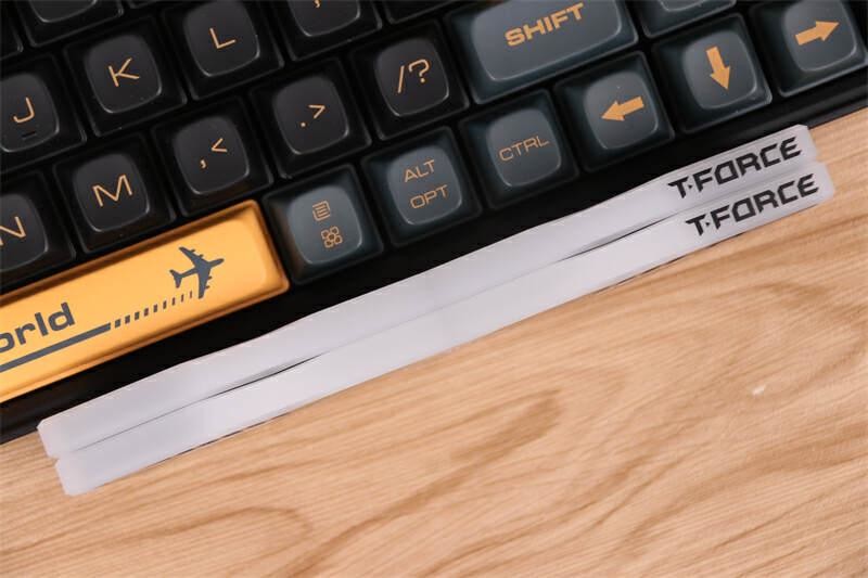 不靠颜值靠实力，默频6400稳超7800，十铨炫光DDR5内存装机体验