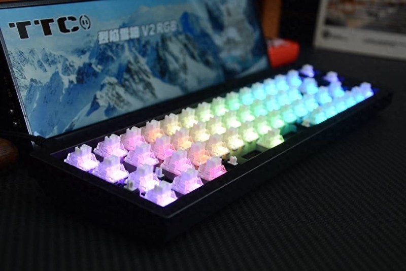 TTC烈焰雪轴V2：游戏工作一键掌握，触觉、听觉、视觉大提升