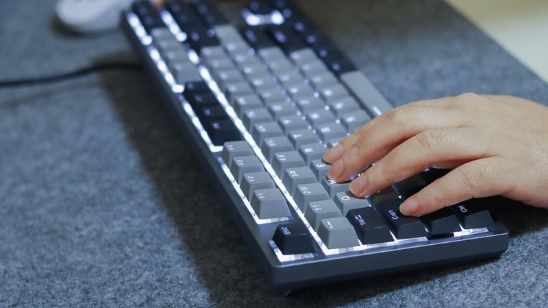 杜伽K320 V2星光版：樱桃MX2A红轴，限定白光，手感一绝