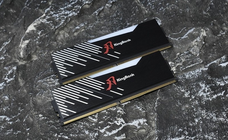 1200MHz超频余量 金百达KINGBANK黑刃RGB电竞D5灯条 且买且珍惜