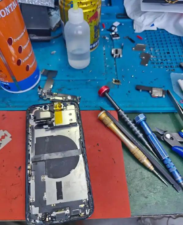 当你手机充电变成暖手宝从硬件老化到使用习惯解析现代西安工作室品茶智能外卖手机防护