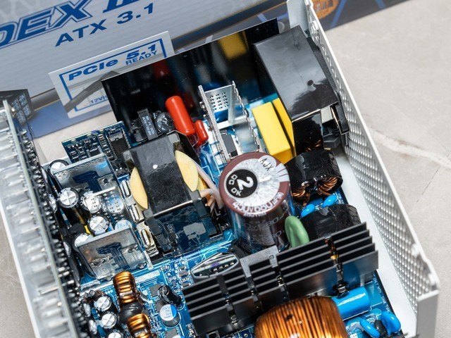 经典九宫格再进化，振华LEADEX III PROA 1000W电源拆机分享