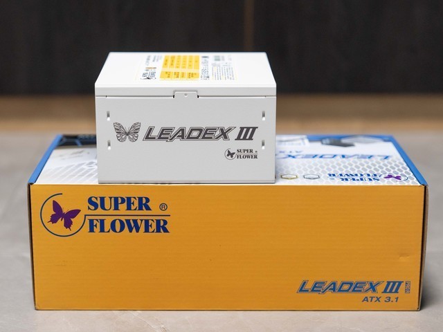 经典九宫格再进化，振华LEADEX III PROA 1000W电源拆机分享