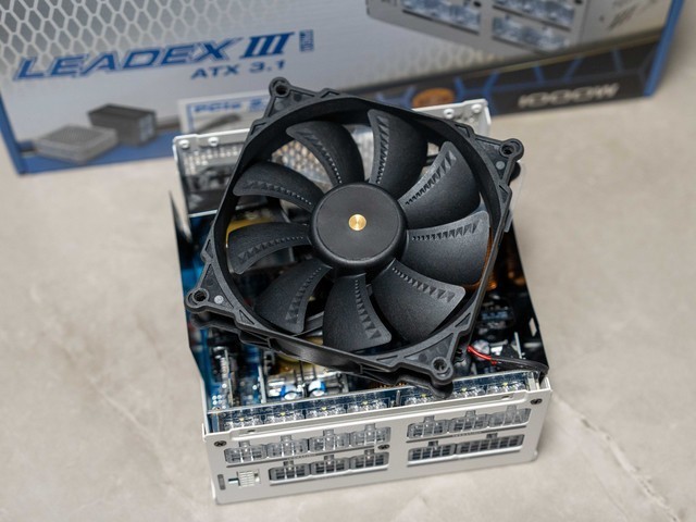 经典九宫格再进化，振华LEADEX III PROA 1000W电源拆机分享