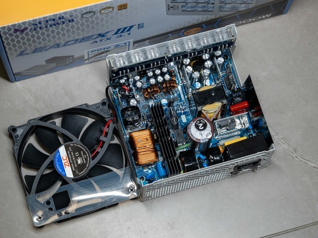 经典九宫格再进化，振华LEADEX III PROA 1000W电源拆机分享